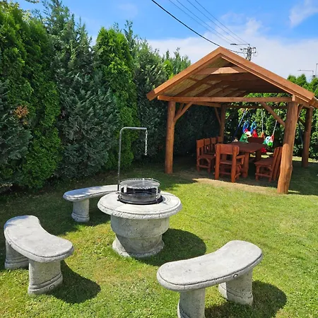 Tavirózsa Apartman *